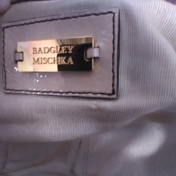 Gorgeous Badgley Mischka Large Bag, Tote, Purse, Cream colour Patent Leather. - Picture 9 of 12